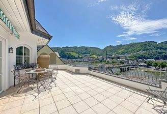 Dachterrasse mit Blick zur Reichsburg und zur Mosel