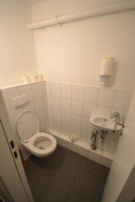 Angestellten-WC Kellergeschoss
