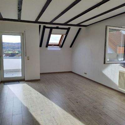 Wohnzimmer mit Ausgang auf die Loggia