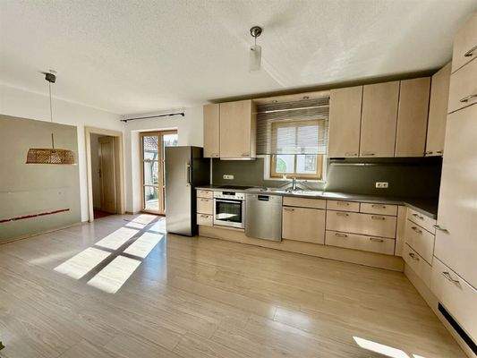 Küche mit Terrassenzugang