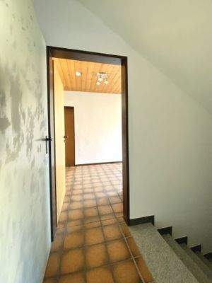 Durchgang Garage, Keller und Hausflur