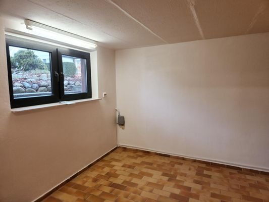 KG Garage 2 Werkstatt.JPG
