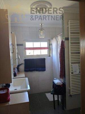 Badezimmer oben mit Dusche