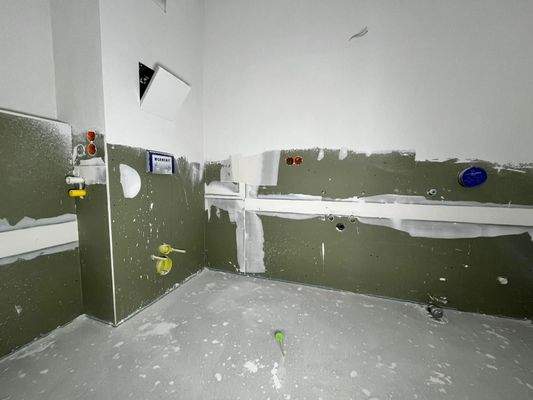 Badezimmer mit Badewanne