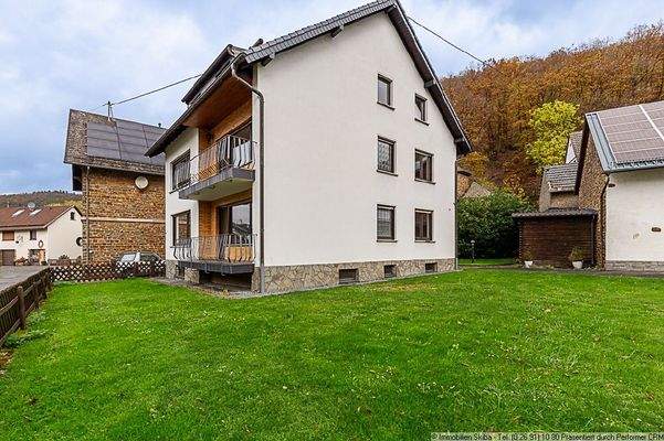 Grünfläche am Haus