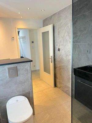 EG Duschbad mit Deckenspots