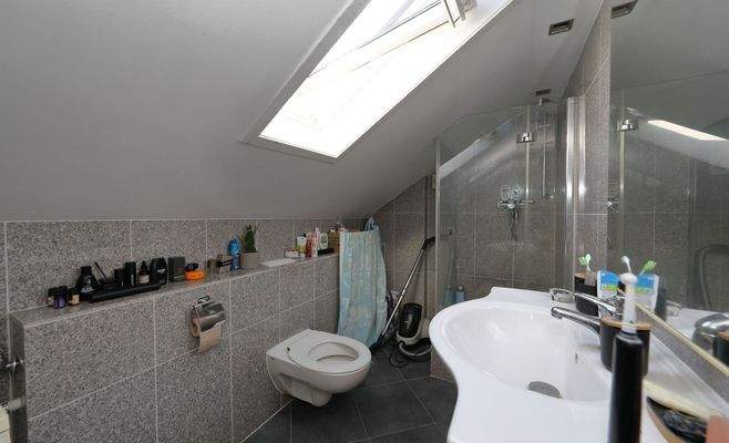 Badezimmer im Dachgeschoss