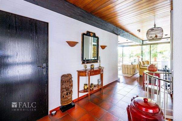 Entrée mit Blick ins Wohnzimmer