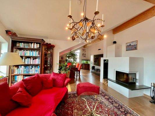 Wohnbereich mit Blick in den Essbereich