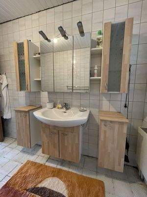 Badezimmer im Untergeschoss