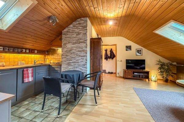 Küche mit Blick in das Wohnzimmer