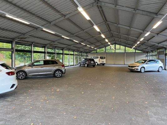 Überdachte Ausstellungsfläche