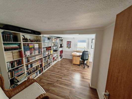 OG Kinderzimmer  - Büro (2).jpg