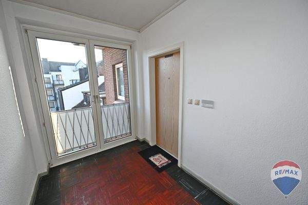 Flur mit Blick auf Wohnungstüre