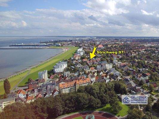 so nah zur Bucht und zum Hafen