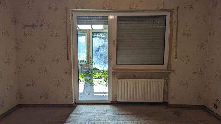 Schlafzimmer mit Ausgang zur Terrasse - EG