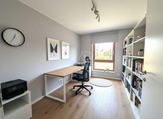 Arbeitszimmer (digitales Staging)