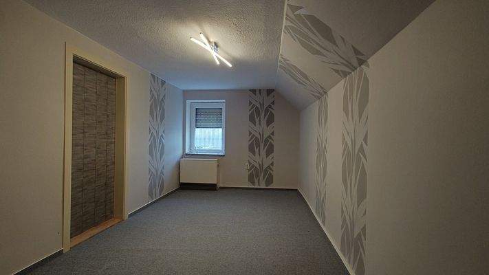 Kinderzimmer oder Ankleide im OG