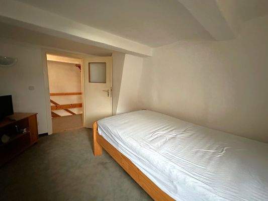 18 schlafzimmer-2-doppelhaushaelfte-hilkerode-rkm-immobilienkontor.jpg