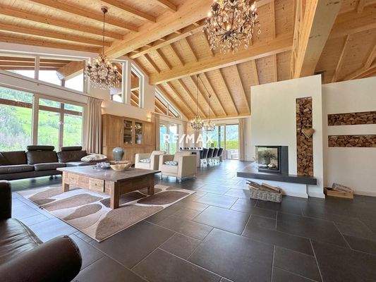 fantastic living/dining area, room height up to 5m