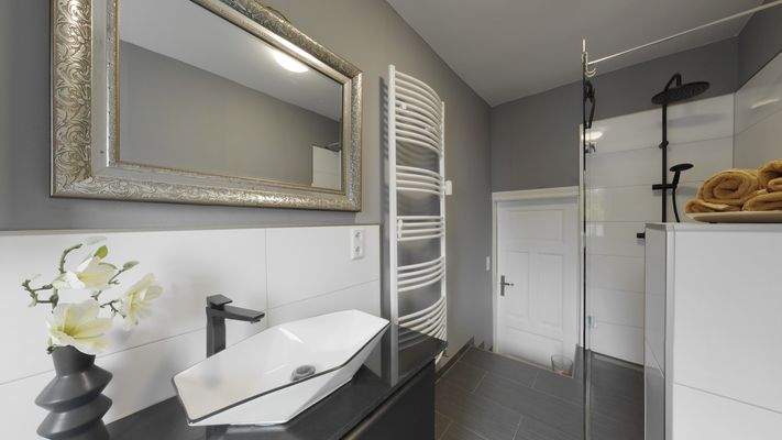 Das Tageslicht-Vollbadezimmer im EG