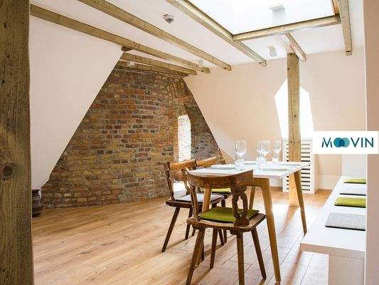 Ansicht II: Wohn- und Esszimmer mit offenem Küchenbereich