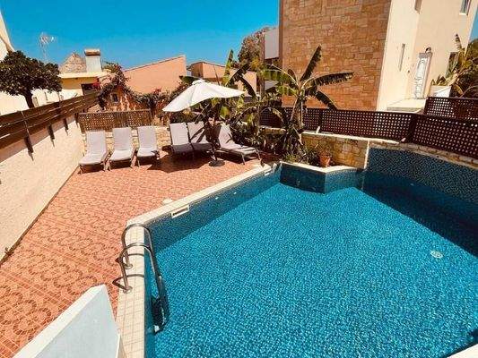 Kreta, Platanias: Luxuriöser 4-Villen-Komplex zu verkaufen, nur wenige Meter vom Meer entfernt!