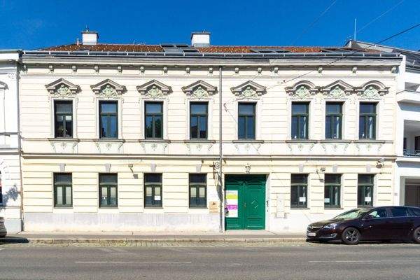 Ansicht Gebäude straßenseitig