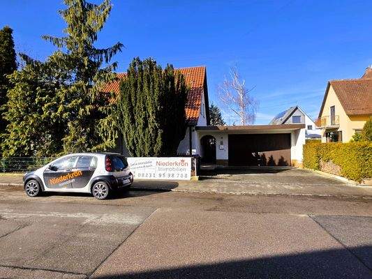 Hausansicht von Straße