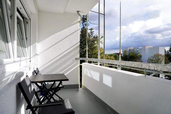 Lichtdurchfluteter Südbalkon mit traumhafter Fernsicht 