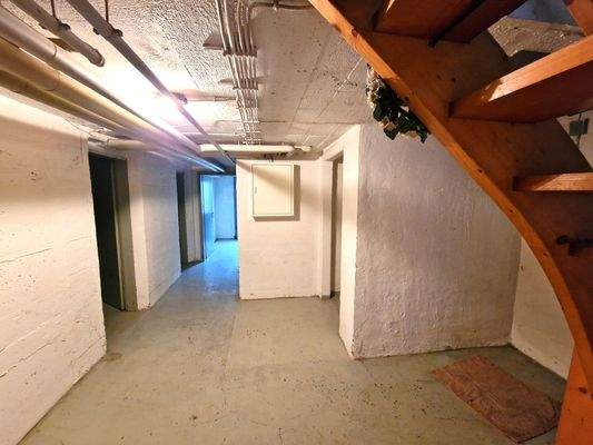 Treppenhaus - Flur UG.