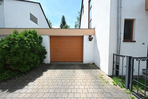 Sehr große Garage