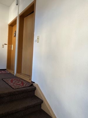 Treppenhaus zu 1OG_2.jpg
