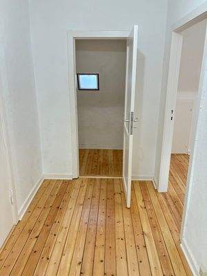 Flur mit Abstellkammer