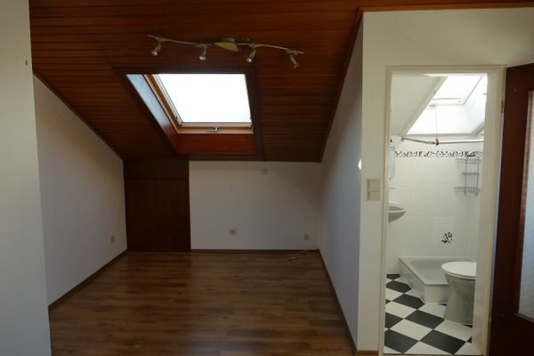 Knderzimmer 1 und Bad DG