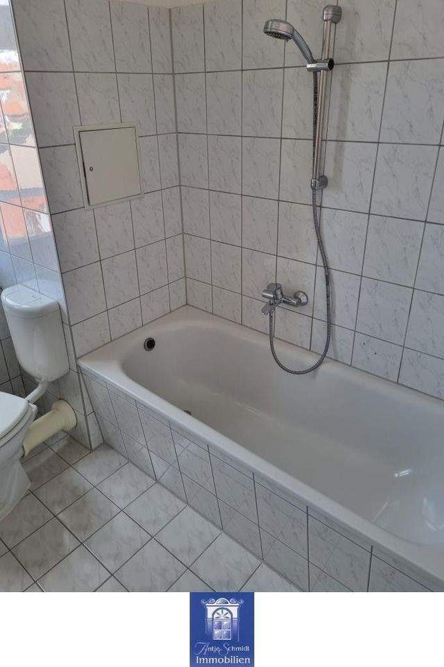 Perfekte Wohnung mit Charme! Wohnküche, Balkon und Tageslichtbad mit Wanne! - Foto 4