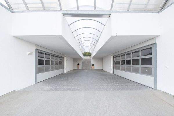 Garageneinfahrt (links)