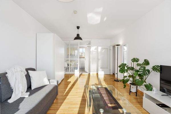 Helle Verglasung zur Küche