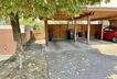 Carport und Zugang zum Garten
