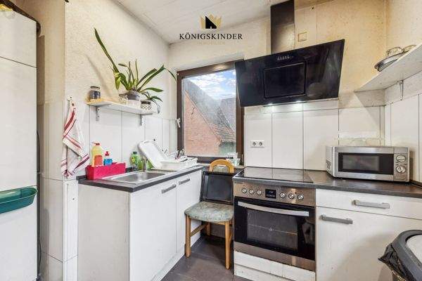 Küchenmöbel und -ausstattung mitenthalten