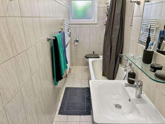 Wannenbad mit Fenster