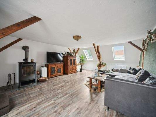 Wohnzimmer mit Kamin DG