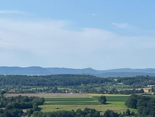 Perfekte Lage: Blick zur Burg Hohenneuffen.jpg