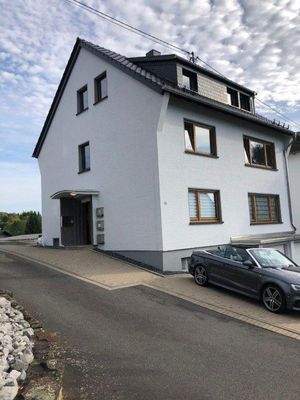 Hausansicht mit Eingang