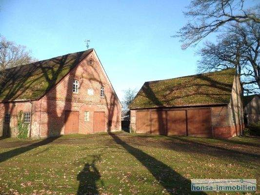 Treckerscheune und ehem. Stallungen/ massive Lagerräume