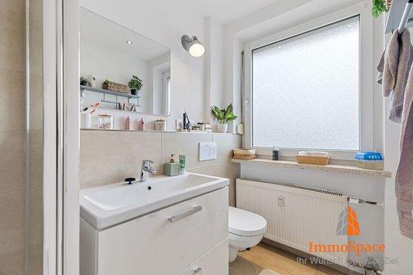 Blick ins Tageslichtbadezimmer