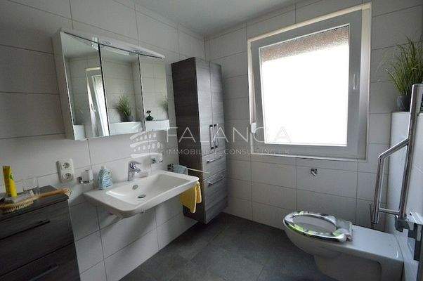 Modernes Tageslichtbad