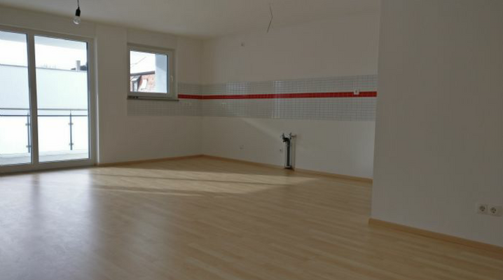 Wohnzimmer und Küche (leer)