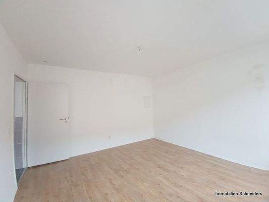 Zimmer an der Straße (Bild2)