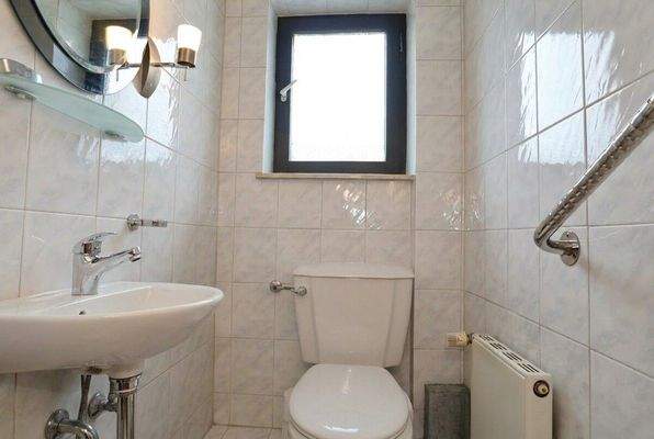 Gäste-WC (Anpassung durch KI)